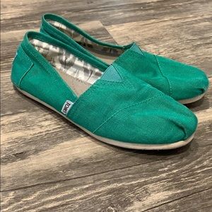 Toms classic shoes